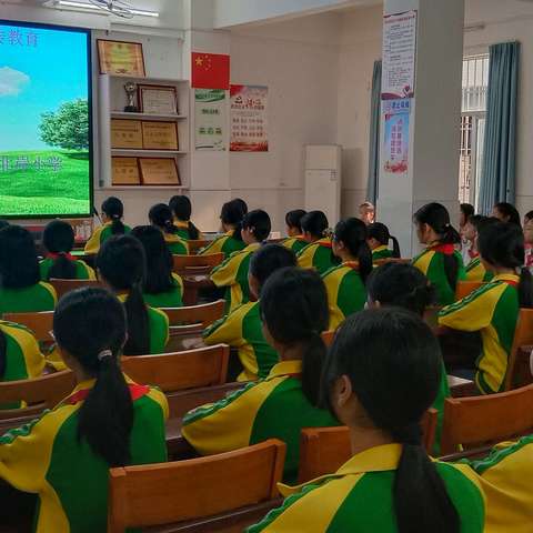 我是女生 笑迎青春——化州市河西街道北岸小学开展女生青春期知识暨预防性侵知识讲座