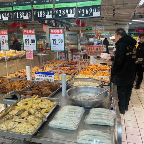 食品百货商品中心春节巡店 一、巡店时间：2025年1月28日 二、巡查门店：金银湖 二、巡店人员：王俊岩、方玉、平珊