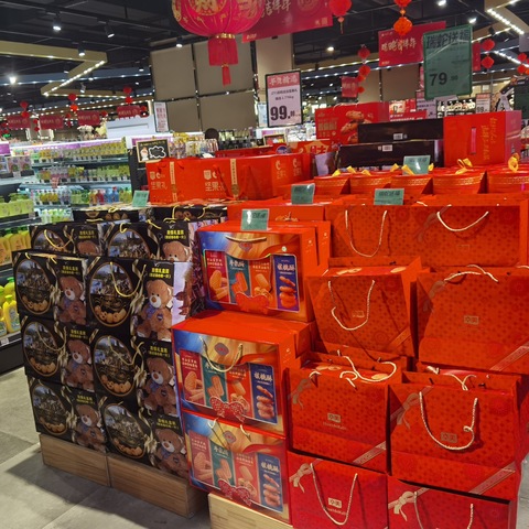 食品百货商品中心春节巡店 一、巡店时间：2025年1月28日 二、巡查门店：汉口庭瑞店 二、巡店人员：王俊岩、方玉、平珊