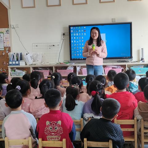 “与春天撞个满怀”——新沂市机关幼儿园高新区分部（大二)班家长进课堂之《纸杯里的花园》