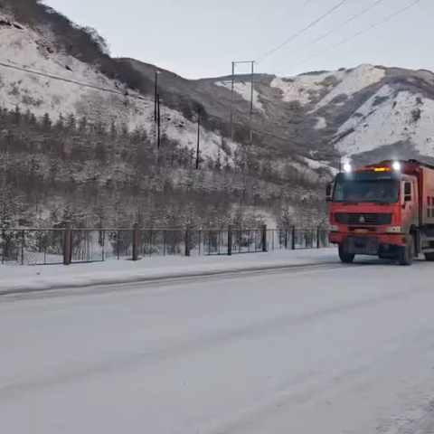 除雪保畅战“春雪”---合作公路段守护平安出行路