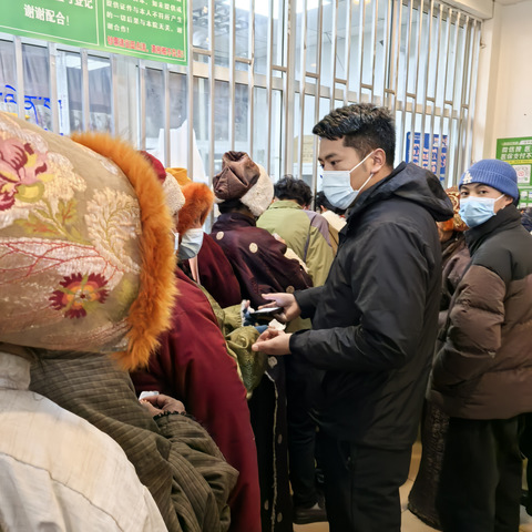 虾扎镇积极组织结核病耐药患者前往县医院复核检查