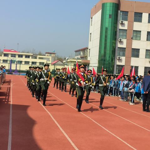 【三小·主题升旗仪式 】郯城县第三实验小学举行第六周升旗仪式——缅怀先烈  致敬英雄