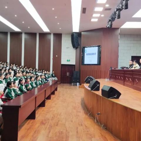 拥抱青春 阳光成长——武都实验中学开展青春期教育专题讲座