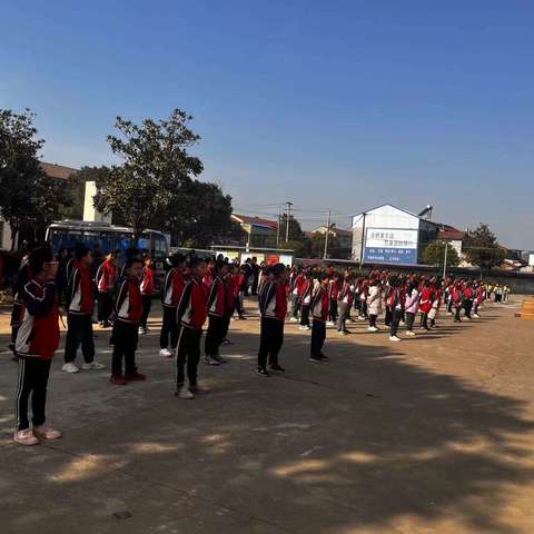 情暖童心  流动少年宫——荆门市青少年活动中心送爱心走进长滩小学