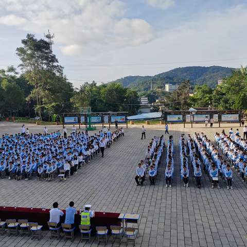 勐腊县易武中学2024学年秋季学期开学第一课“法治进校园”讲座简报