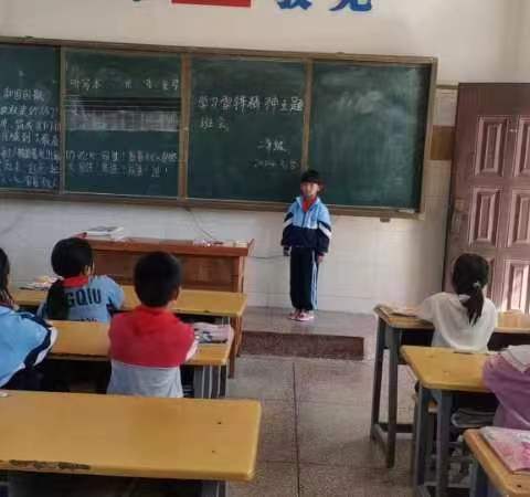 威远镇训岗小学开展“学习雷锋精神，争做队员榜样”主题活动