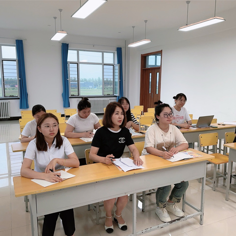 深耕细研促发展 笃行不怠启新程—新学期主科教师新教材培训会