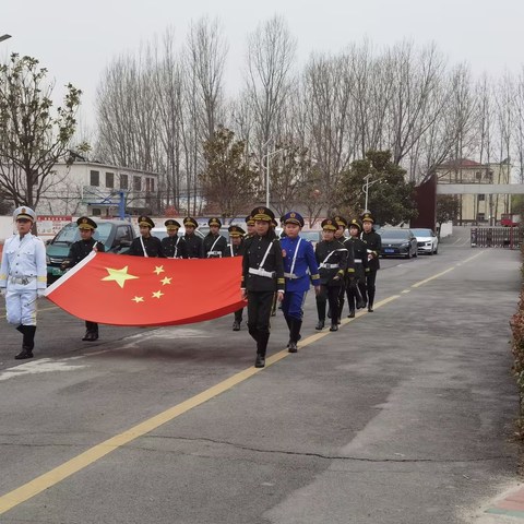 全员育人导师制丨守护绿色，杜绝欺凌——峄城经济开发区实验小学举行升旗仪式