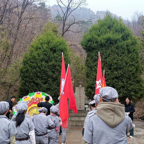 清明寄哀思，献花祭英烈——寨北中学举行清明节祭祀英雄王二小活动