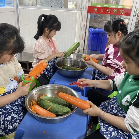 【榕榕幼儿园】大三班巧手小帮厨，不负好“食”光