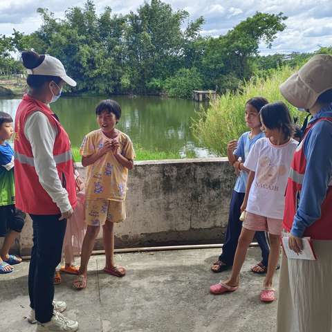 三家镇网格员入户开展防溺水宣传工作