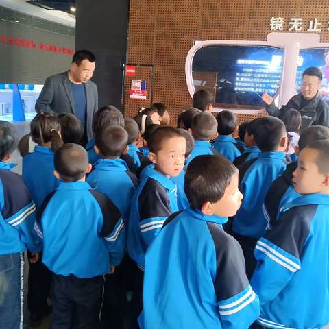 研学新天地，科创向未来——卜家庄学区组织一年级同学参加松鸣岩研学旅行活动
