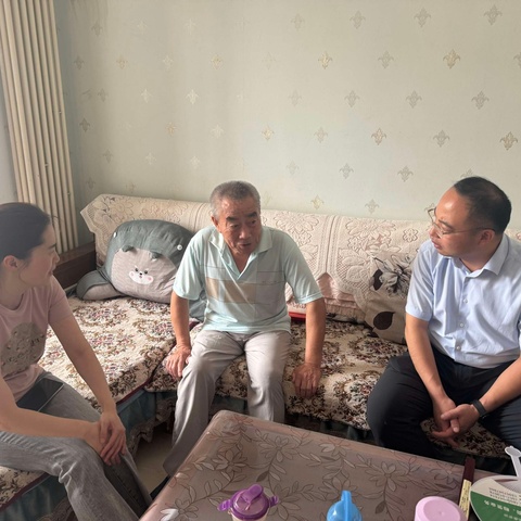 “七一”慰问送党情 点滴关怀沁人心 ——唐家岭社区党支部开展七一慰问困难党员及老党员活动