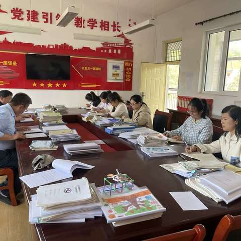 "业"以继日，精益求精--龙湾小学五月份业务检查纪实