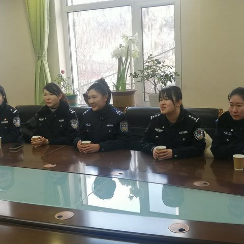“巾帼”温情润童心 爱心相伴助成长 ——市公共交通治安管理分局爱心妈妈团队走进三和小学看望特殊儿童
