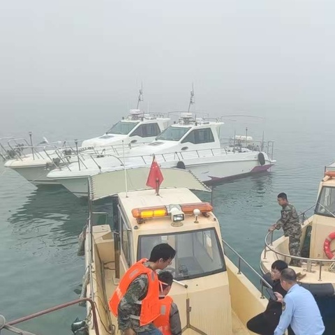 临高县林业局联合各单位实地开展核查处置海南白蝶贝保护区内违法违规养殖网箱工作