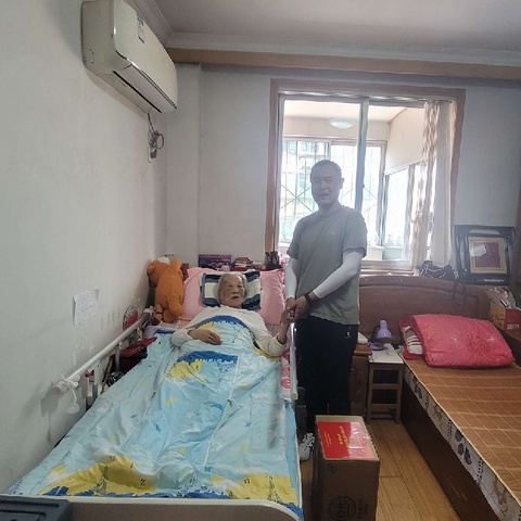 铭记历史 致敬英雄—纬北路街道退役军人服务站走访慰问抗战老兵