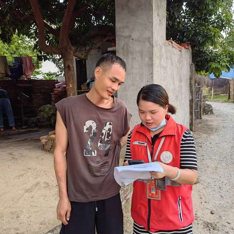 新龙镇网格员开展医疗保险缴纳宣传活动