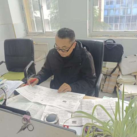 【铸魂强师 奋进有我】二十六载班主任路，以爱为炬伴成长——记余集一中郭先进老师的教育故事
