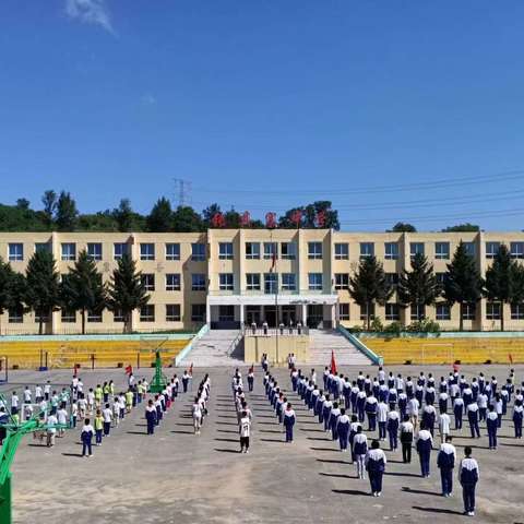 “课间15分”让师生走出教室走进阳光里