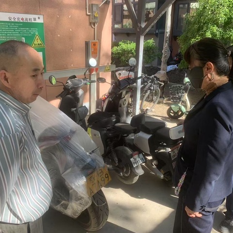 “绷紧安全弦 守好安全关”——八北东社区节前安全检查