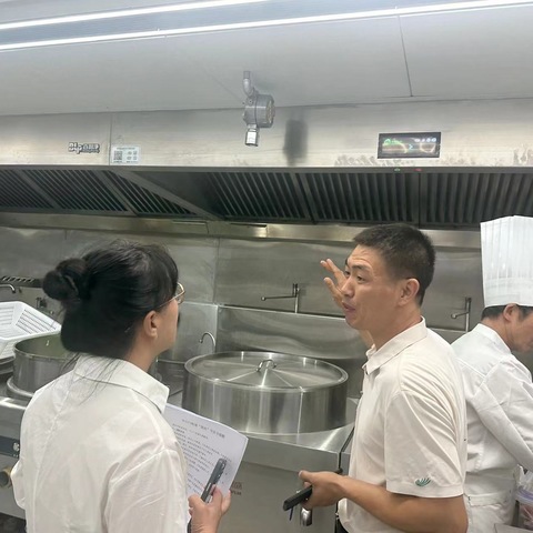 筑牢安全防线 护航节日平安——群策巷社区开展国庆节前安全生产大检查活动