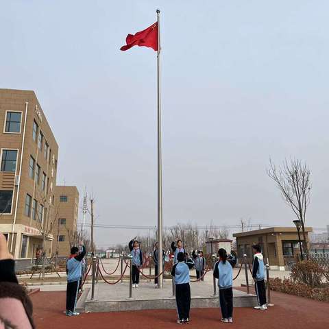 践行雷锋精神  点燃奉献之火——海港路小学“学雷锋”系列活动纪实