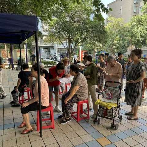 科研社区审计厅小区邻里服务站开展“ 爱心义诊进社区 惠民服务暖民心 ”活动