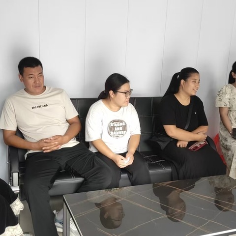 “餐”与陪伴，“味”爱同行——永年区第四中学开展家长进校园陪餐活动