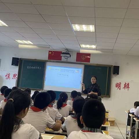 诸城经济开发区小学教体局视导道德与法治