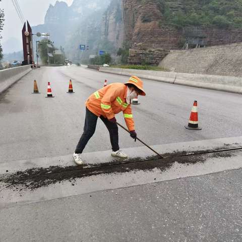 涉县公路站：按下“美颜键”，精心养护迎国庆