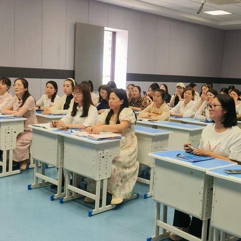 立足课标明方向，析读教材理思路                     ——华东师范大学弋阳实验学校小学语文组基于任务群下的“研课标，说教材”教研活动