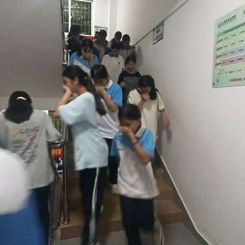 应急逃生及消防演练-三亚市南岛学校