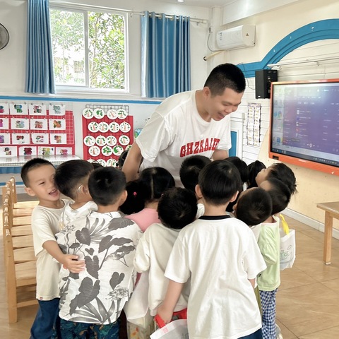 【班级风采】“亲子绘本奇遇”——小3班家长走进课堂活动