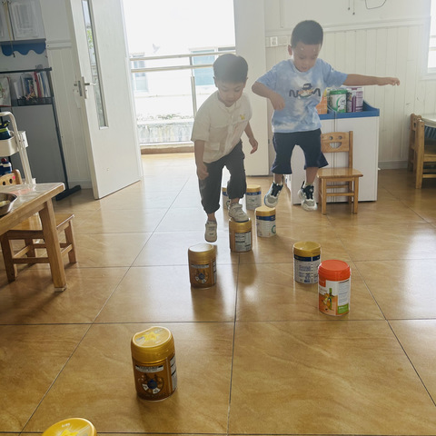 “小手拉大手·一起来阅读”——三亚市市第二幼儿园第五届小班组绘本阅读展演活动