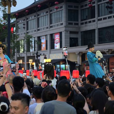 夜间普法“五重奏” 点亮大唐不夜城