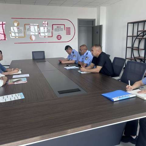 中华财险可克达拉中心支公司拜访第四师交警队