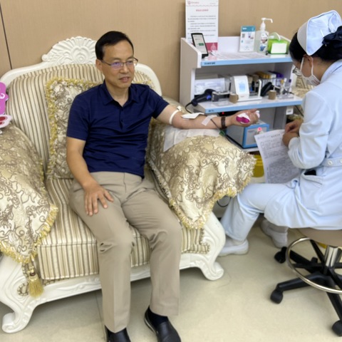 献血聚爱心，挽袖传真情!湖滨区统计局开展无偿献血公益志愿活动