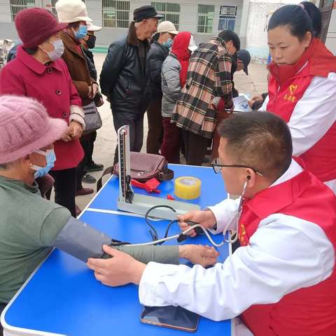 弘扬雷锋精神，义诊温暖民心