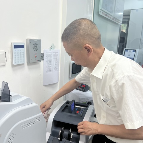 皖美工行服务--凤阳城关支行积极开展"网点靓化整治季"活动