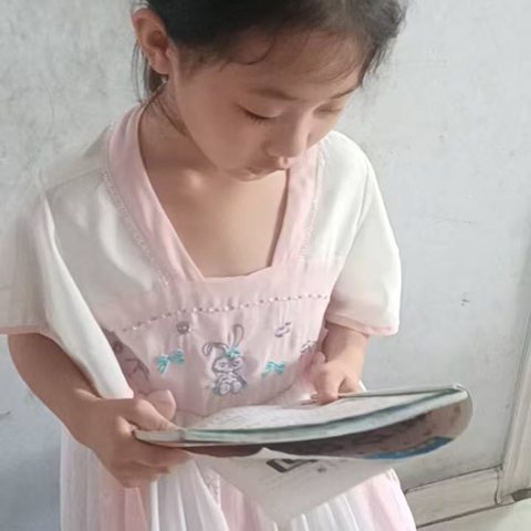 让灵魂在文字里远行一一鸡东县第四小学一年级暑假读书活动