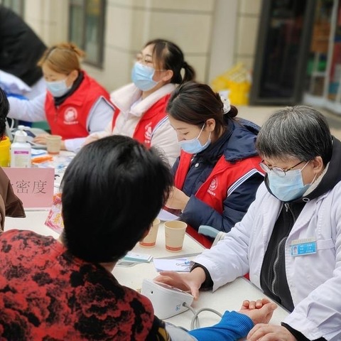 学习雷锋暖民心 服务群众零距离-人大第四代表工作室深入社区开展学雷锋活动