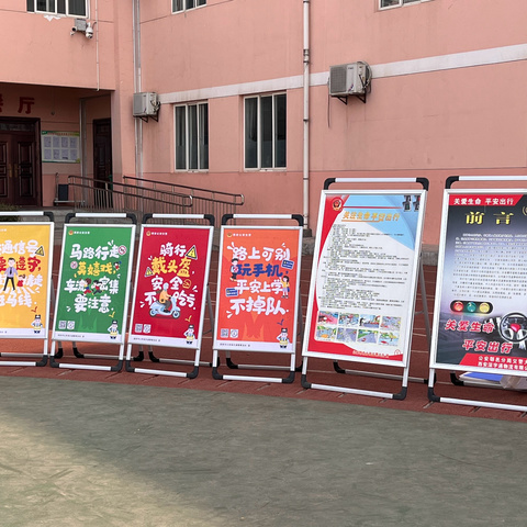 交通安全进校园               守护学生共成长