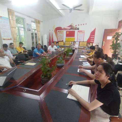 研学新课标  聚焦新课堂一一五指山市红山中心学校组织教师学习新课标