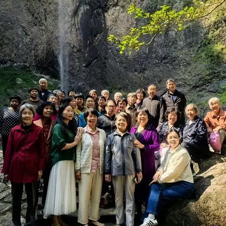 昔日育桃李   今朝乐晚年 ——松阳县城北小学组织退休教师到青田石门洞一日游