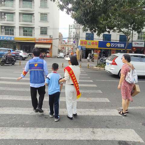 桶井村新时代文明实践站开展“礼让斑马线”文明你我他学雷锋志愿服务活动
