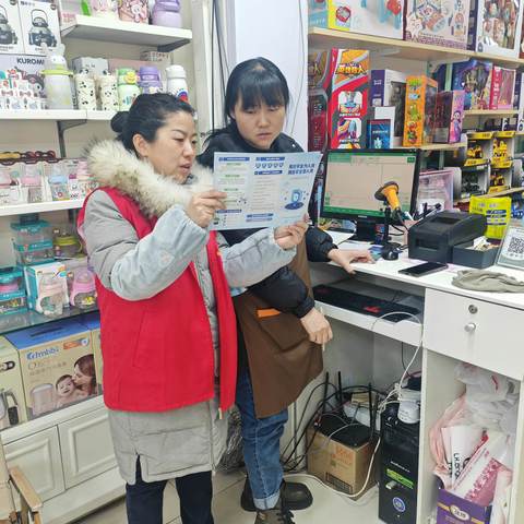 〔英雄中路街道蔡家巷社区开展打击网络犯罪谨防电信诈骗普法宣传活动〕