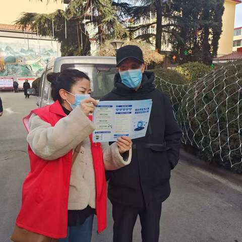 〔平安宣传〕英雄中路街道蔡家巷   预防电信诈骗   网格员在宣传