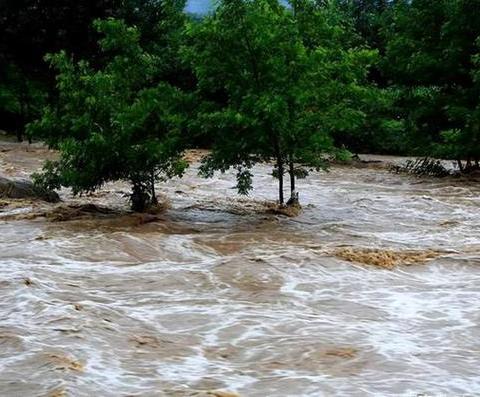 廊坊市第二十三小学防暴雨安全提示
